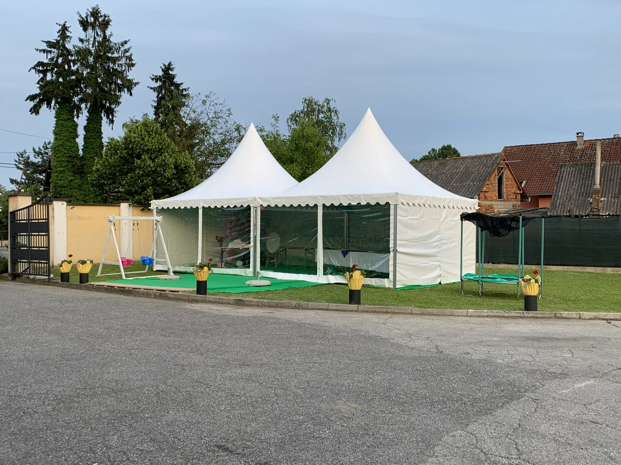 Kombinacija pagoda i šatora