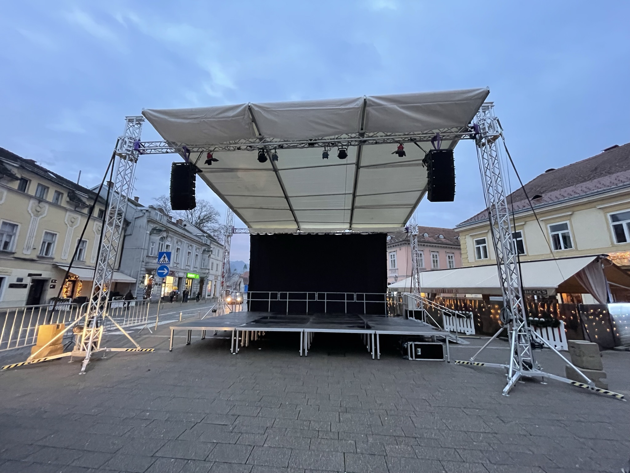 Outdoor pozornica za festivale