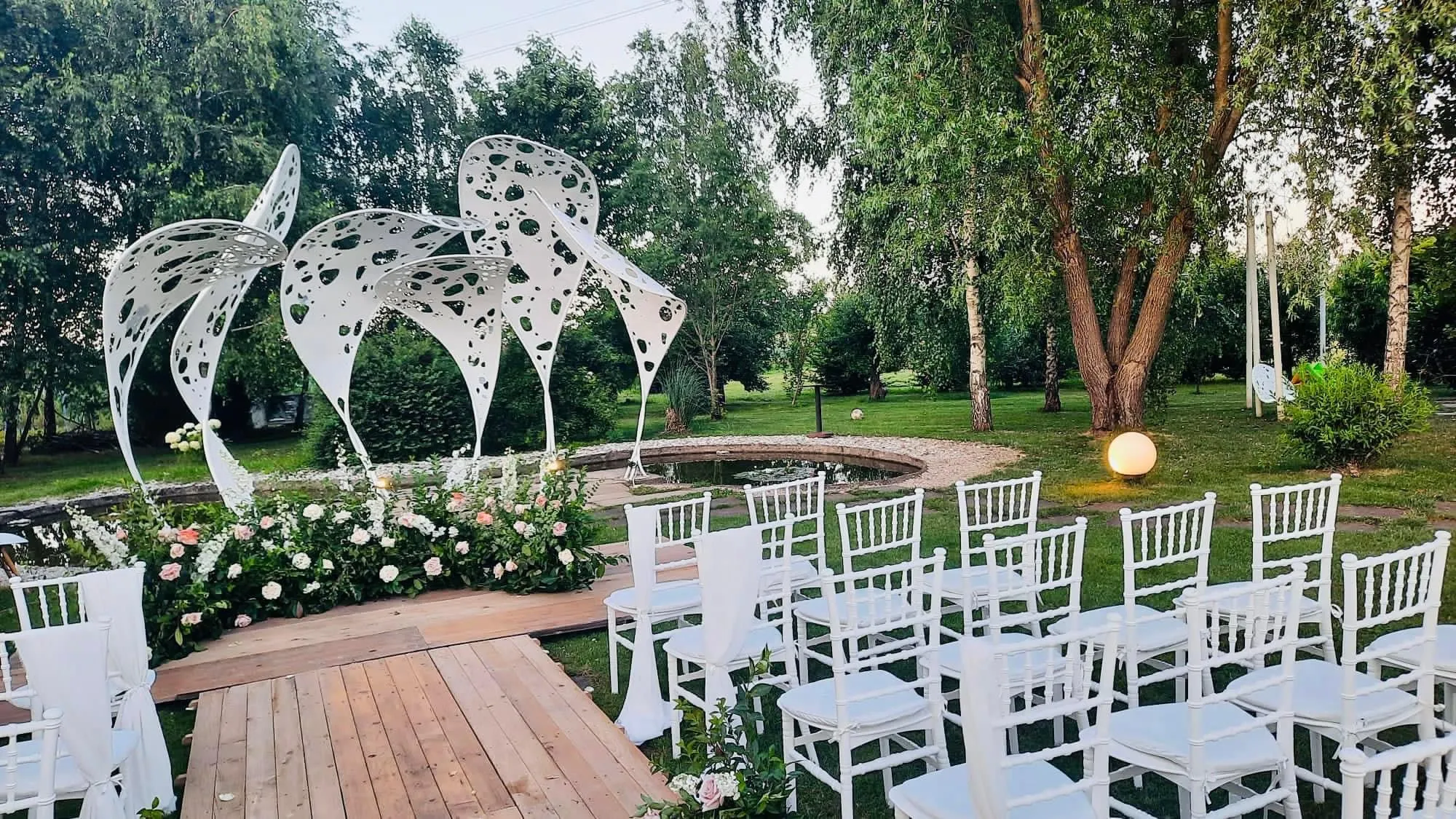 Catering oprema - stolovi, stolice, poslužavnici